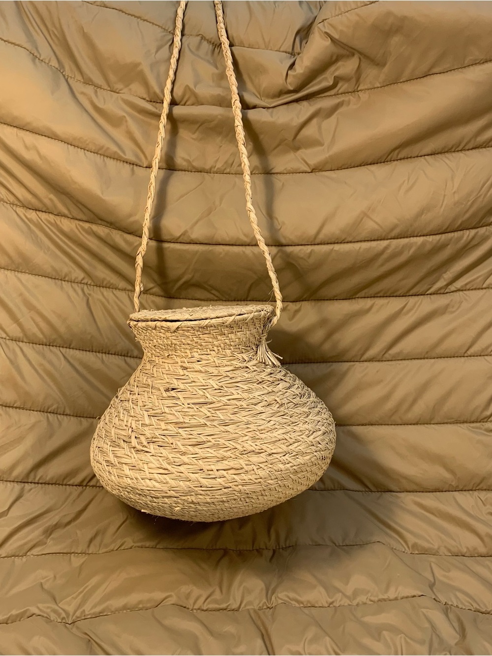 Handcrafted Sweetgrass Basket Attached Lid/ Braided Strap